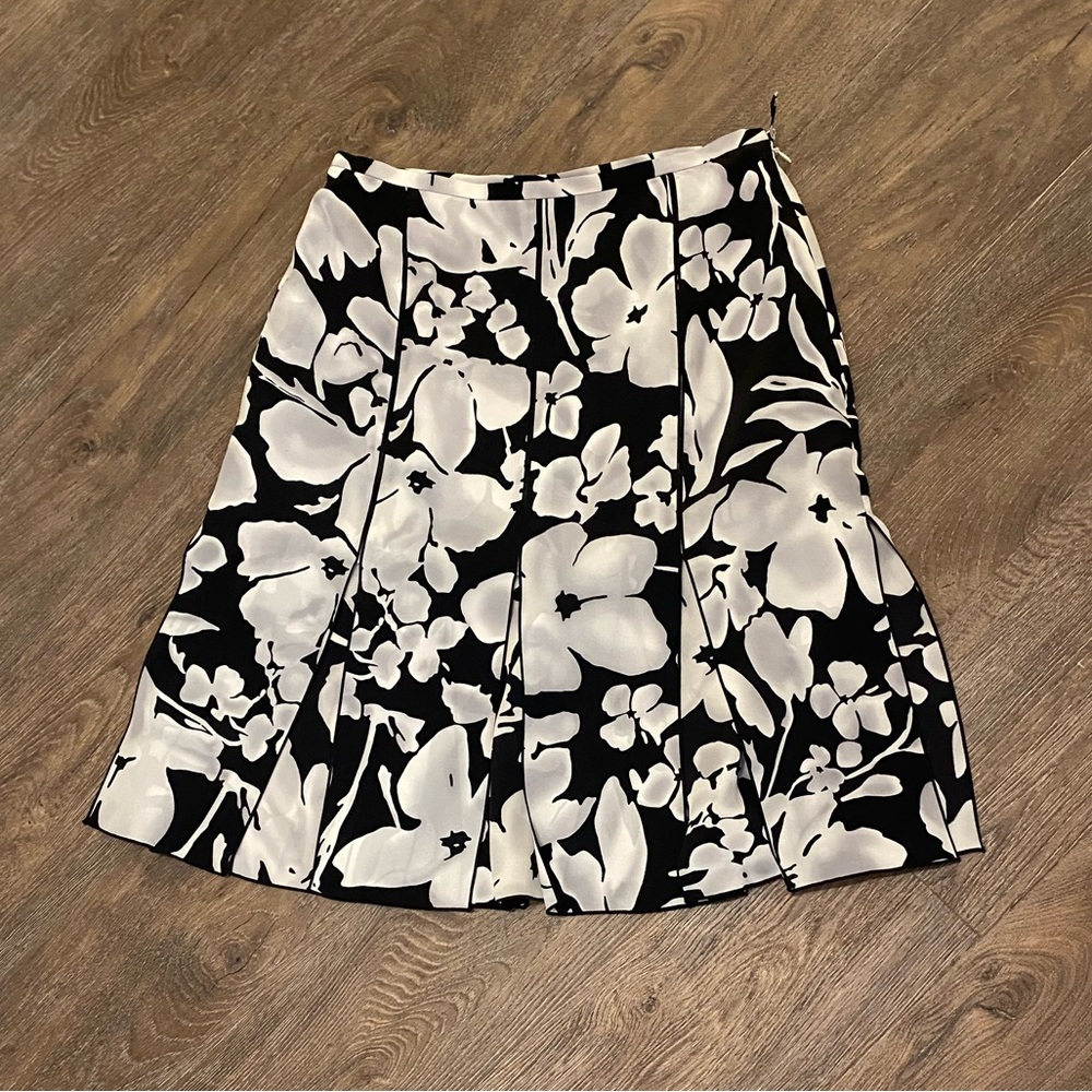 Black and White Carwash style 100% silk Carlisle skirt, size 6